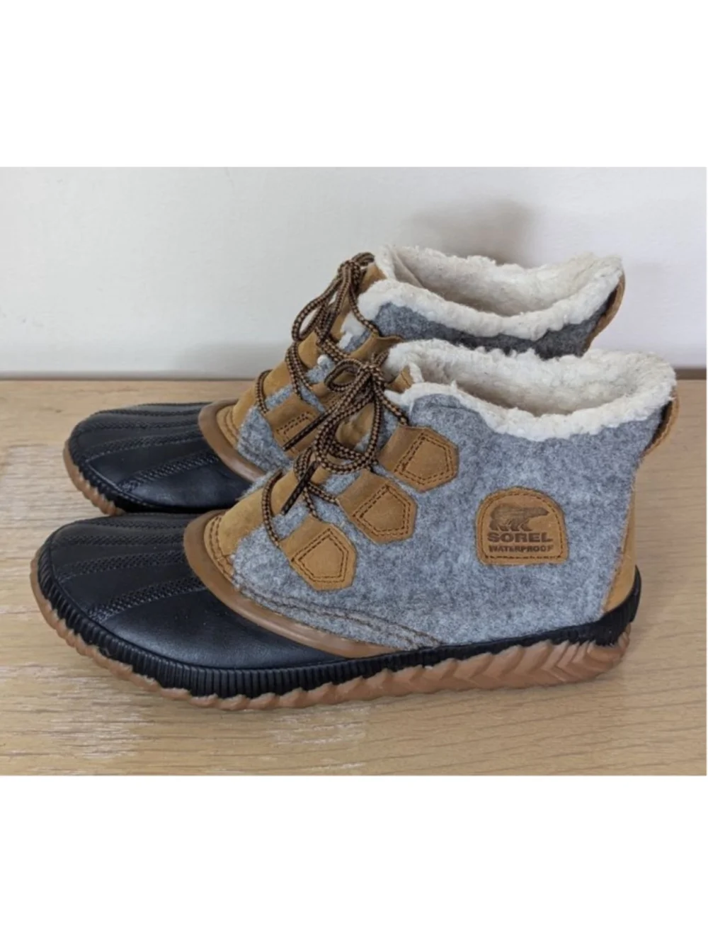 Women's Sorel Winter & Rain Boots 8.5 Gray Brown Waterproof